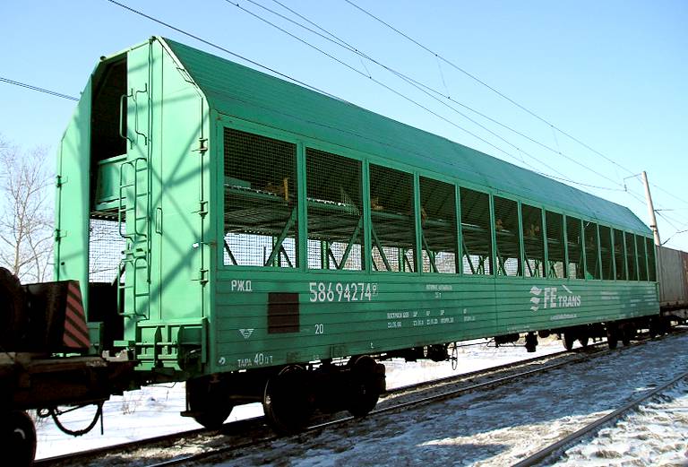 Сколько стоит транспортировать жд сеткой легковую машину  из Екатеринбурга в Адлер