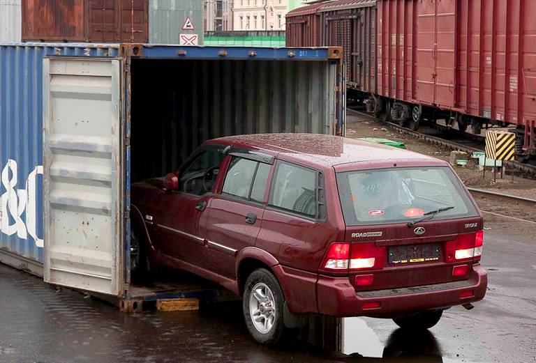 Сколько стоит транспортировка жд сеткой автомобиля  из Ульяновска в Москву