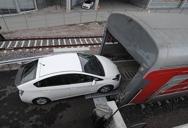 Стоимость перевозки жд сеткой авто из Сургута в Москву